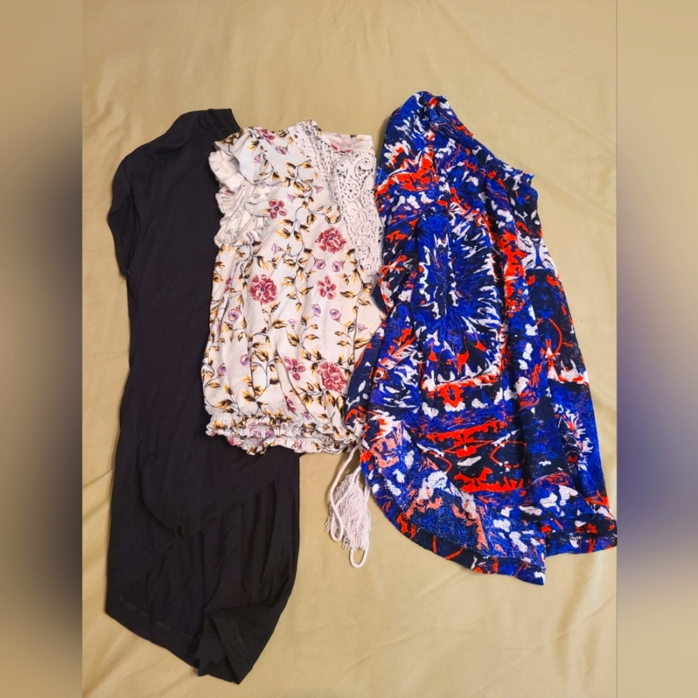 Lot of 3 short sleeve blouses